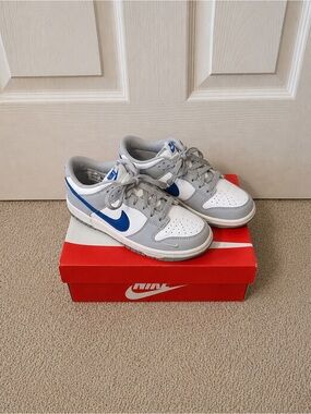 Nike Kids Low-Top Sneakers in White, Gray & Blue Swoosh